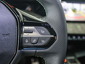 Peugeot 408 GT HYBRID 145 e-DSC6 22 navigation
