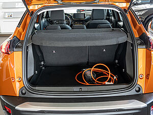 Peugeot 2008 e-Active Elektromotor 136 Automatik 22 navigation