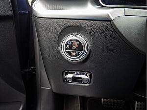 Mercedes-Benz C 300 AMG Sport Advanced Plus 18 navigation