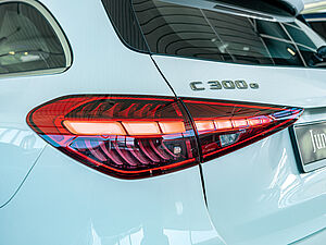 Mercedes-Benz C 300 e T Avantgarde 18 navigation