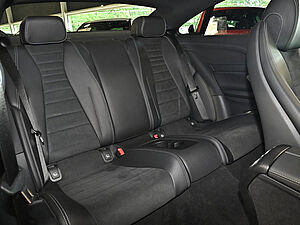 Mercedes-Benz E 200 Coupé AMG Line 4 navigation