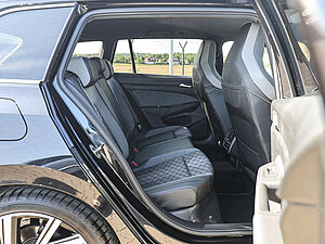 Volkswagen Golf VIII Variant R-Line Black 1.5 l eTSI DSG 4 navigation