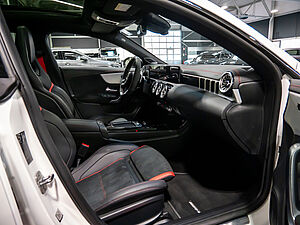 Mercedes-Benz CLA 35 AMG 4M Aero Performance 2 navigation