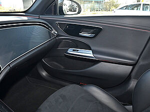 Mercedes-Benz E 200 AMG Line 15 navigation