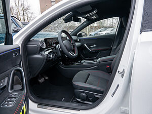 Mercedes-Benz A 200 d AMG Line 8 navigation
