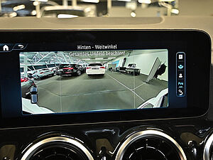 Mercedes-Benz GLA 180 Progressive 12 navigation