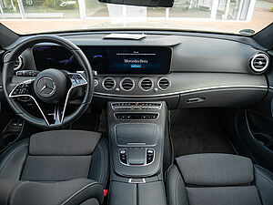 Mercedes-Benz E 300 e T AMG Line 8 navigation