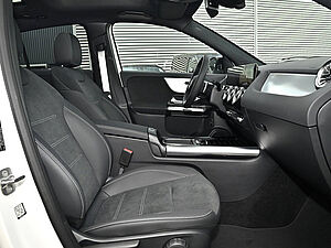 Mercedes-Benz GLA 200 AMG Line 2 navigation