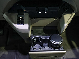 Volkswagen T7 California 2.0 TDI Beach Camper 20 navigation