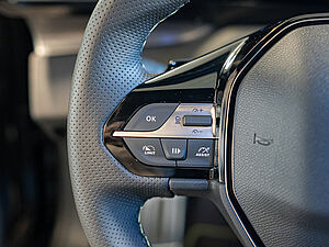 Peugeot 408 GT HYBRID 225 e-EAT8 12 navigation
