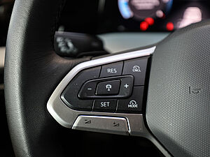 Volkswagen Golf VIII Goal 2,0 l TDI DSG 29 navigation