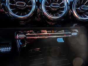 Mercedes-Benz CLA 200 d Coupé AMG Line 11 navigation