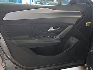 Peugeot 408 GT HYBRID 145 e-DSC6 30 navigation