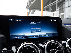 Mercedes-Benz GLA 180 Progressive Line Edition 10 navigation