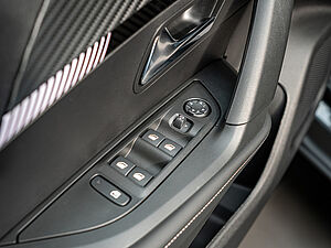 Peugeot 2008 Allure PureTech 100 19 navigation