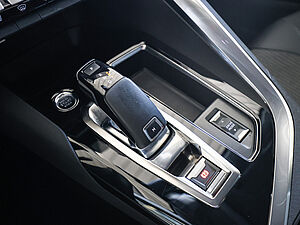 Peugeot 5008 Allure BlueHDi 130EAT8 AHK 15 navigation