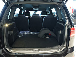 Volkswagen Touran Highline 2.0 TDI DSG 33 navigation