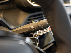 Peugeot 208 Neuer Allure PureTech 100 18 navigation