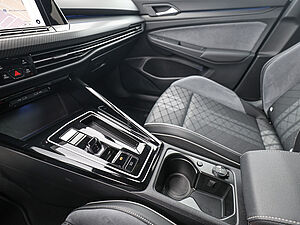 Volkswagen Golf VIII Variant R-Line 1,5 l eTSI DSG 18 navigation