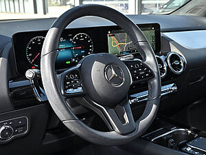 Mercedes-Benz GLA 250 e Style 28 navigation