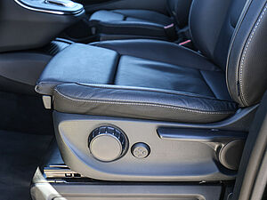 Mercedes-Benz V 300 d AVANTGARDE Extralang 9 navigation