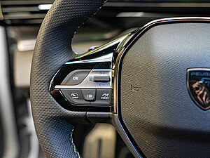 Peugeot 308 SW GT HYBRID 136 e-DSC6 12 navigation