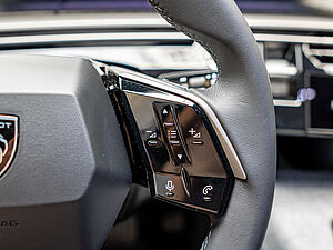 Peugeot 5008 Allure HYBRID 136 e-DSC6 14 navigation