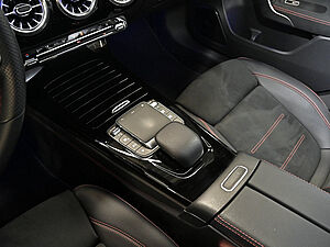 Mercedes-Benz A 250 e AMG Line 14 navigation