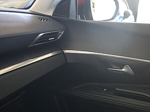 Peugeot 5008 Allure BlueHDi 130EAT8 AHK 17 navigation