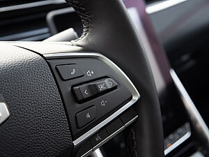Maxus Euniq 6 Limited LED Panorama LEDER 22 navigation