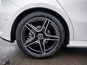 Mercedes-Benz A 200 d AMG Line 5 navigation
