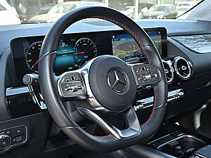 Mercedes-Benz GLA 250 e AMG Line 28 navigation