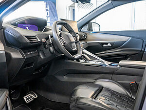 Peugeot 3008 GT 300 Hybrid4 Allrad 19 navigation