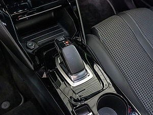 Peugeot 2008 e-GT Elektromotor 136 11 navigation