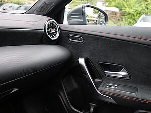 Mercedes-Benz CLA 200 SB AMG 18 navigation