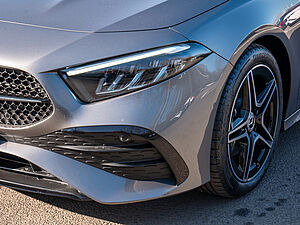Mercedes-Benz A 180 AMG Line 28 navigation