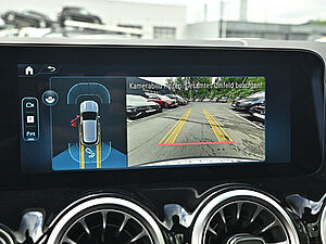 Mercedes-Benz GLA 200 AMG Line 10 navigation