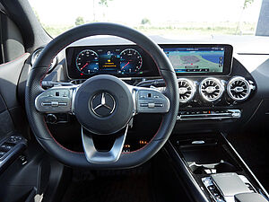 Mercedes-Benz B 200 AMG Line 12 navigation