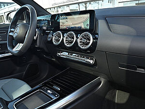 Mercedes-Benz GLA 220 4M AMG Line 9 navigation