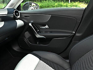 Mercedes-Benz CLA 180 Coupé Progressive Advanced 15 navigation