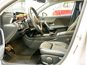 Mercedes-Benz A 250 e Progressive 22 navigation
