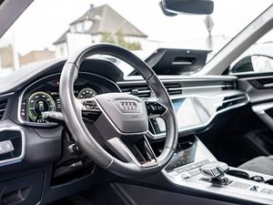 Audi A6 Avant 55 TFSI e S line quattro 19 navigation
