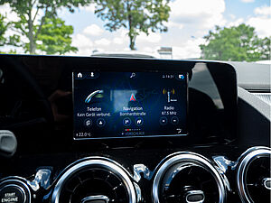 Mercedes-Benz GLA 250 4M Progressive 9 navigation