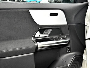 Mercedes-Benz GLA 200 AMG Line 20 navigation