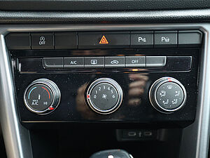 Volkswagen T-Roc 1.5 TSI Life 15 navigation