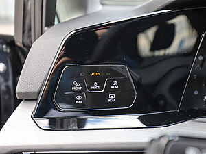 Volkswagen Golf VIII 1.5 e TSI Style DSG 31 navigation