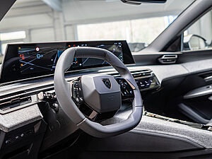 Peugeot 5008 Allure HYBRID 136 e-DSC6 17 navigation