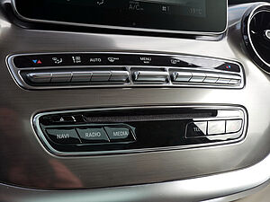 Mercedes-Benz V 300 d 4M Exclusive Edition Lang AMG 32 navigation