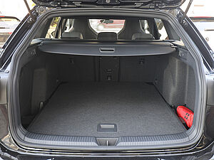 Volkswagen Golf VIII Variant R-Line 1,5 l eTSI DSG 33 navigation