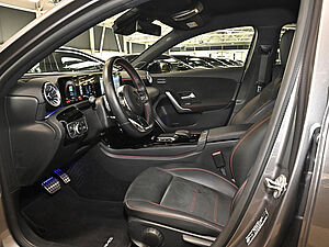 Mercedes-Benz A 250 e AMG Line 10 navigation
